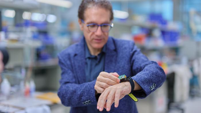 Wearable Microneedle Patch for Real-Time Drug Monitoring