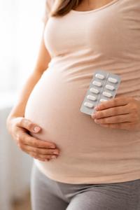 Study finds no link between first trimester pain reliever use and birth defects