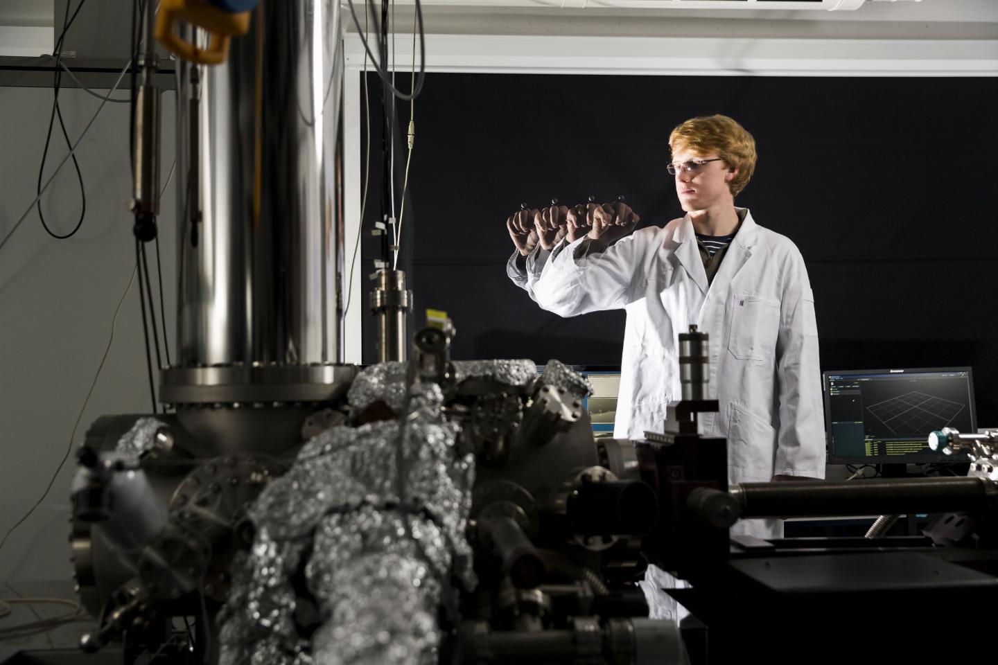 Manipulating Complex Molecules by Hand