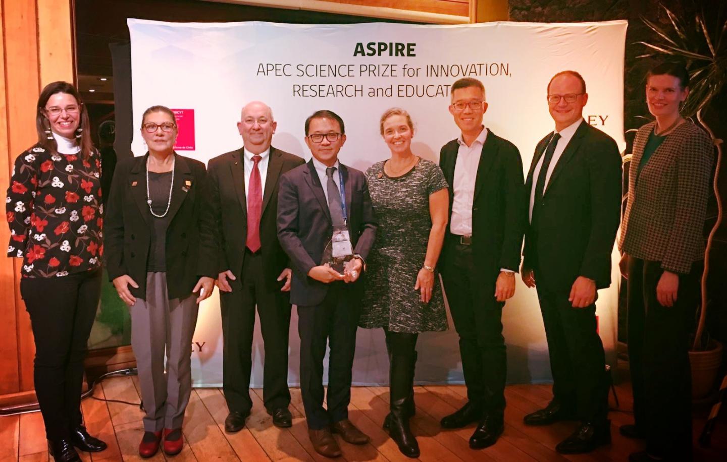 Dr. Ng at the Prize Presentation Ceremony