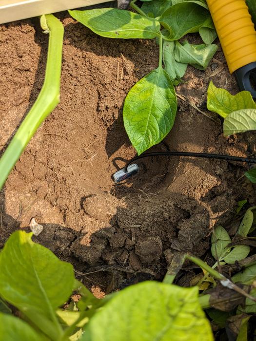 Soil pH testing device