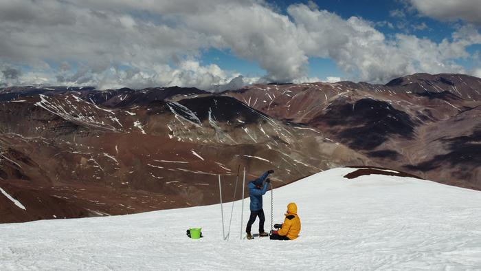 Glaciological fieldwork on the top of Tapado Glacier