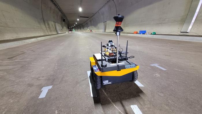 Robot in tunnel