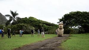 Statues walking