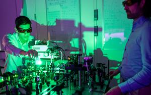 Sammy Florczak and Riccardo Levato in the volumetric printing lab