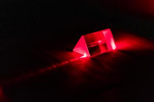 Controlled light scattering can help reduce speckle noise and distortions in optical imaging