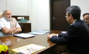 Sato exchanges opinions on exchange with Hyogo Prefecture with Narendra Modi, former chief minister of the state of Gujarat and current prime minister of India