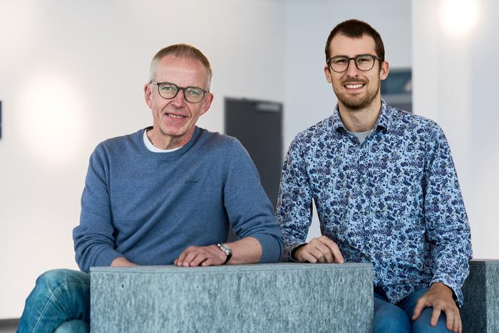 Prof. Dr. Jürgen Bajorath and doctoral student Jannik P. Roth