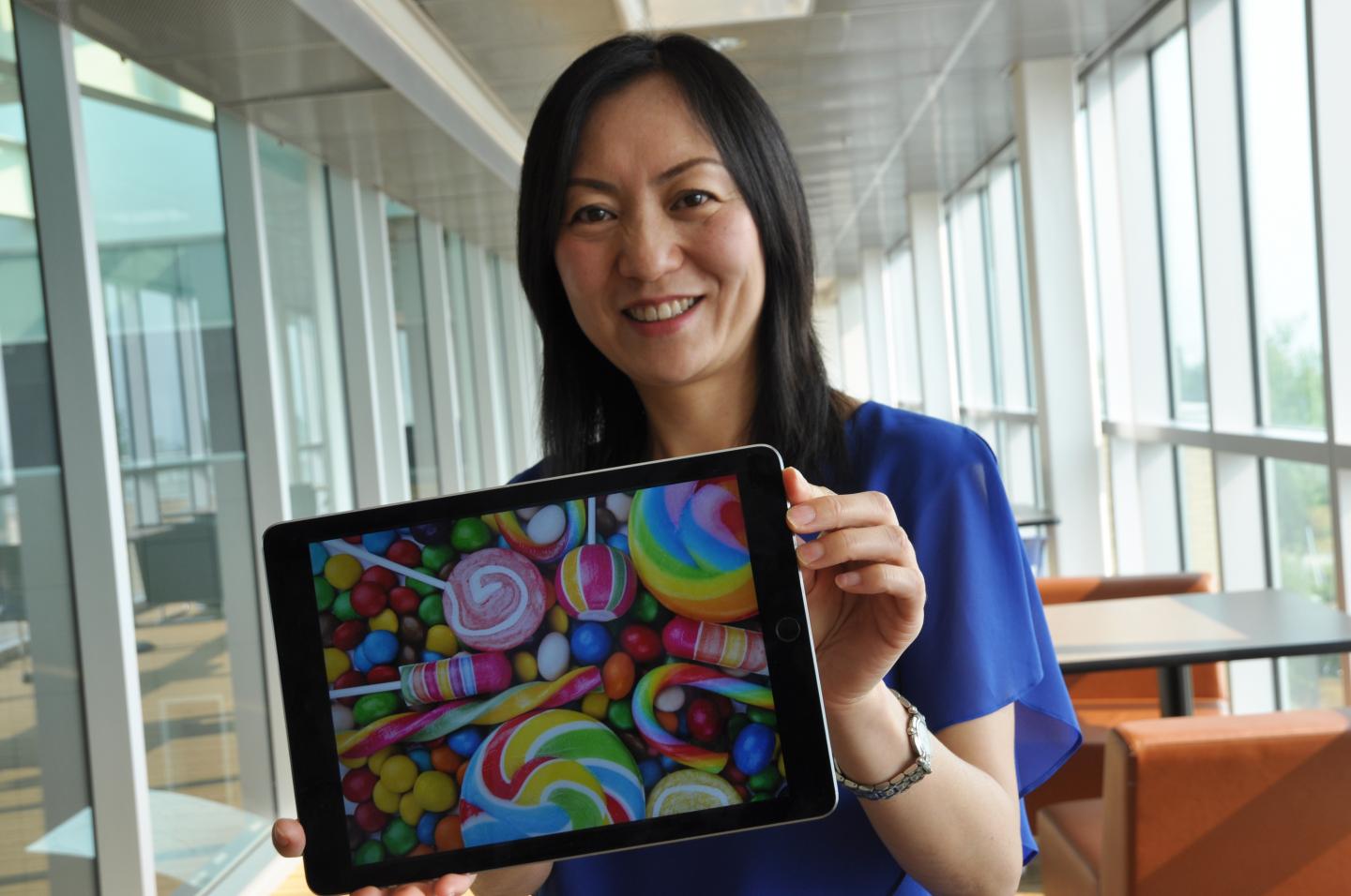 Trying to Resist the Urge to Splurge? Ditch the Smartphone
