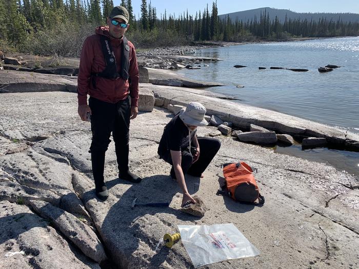 INRS Professor Jasmin Raymond and his team in the field in the Northwest Territories