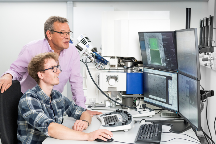 The StoRIES research consortium will accelerate the development of innovative hybrid energy storage systems. (Photo: Amadeus Bramsiepe, KIT)