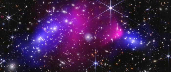 Aufnahme des James-Webb-Space-Teleskops von der inneren Region des Bullet Clusters: