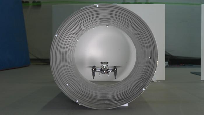 Small quadrotor drone - 18 cm with 7.6 cm rotors in a air duct with a diameter from 35 to 56 cm