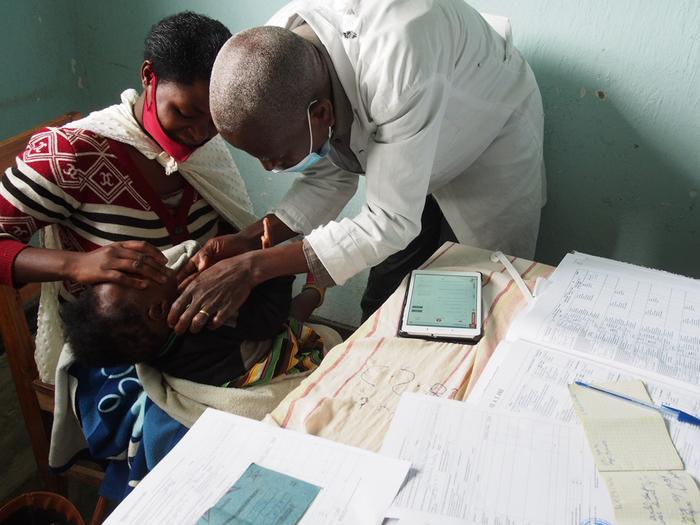 Digital clinical decision support algorithm substantially reduced antibiotic prescribing without compromising clinical recovery, according to non-randomized controlled trial in 32 Rwandan health centers