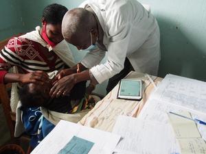 Digital clinical decision support algorithm substantially reduced antibiotic prescribing without compromising clinical recovery, according to non-randomized controlled trial in 32 Rwandan health centers