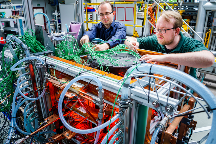 Investigating the flow behavior in liquid metals