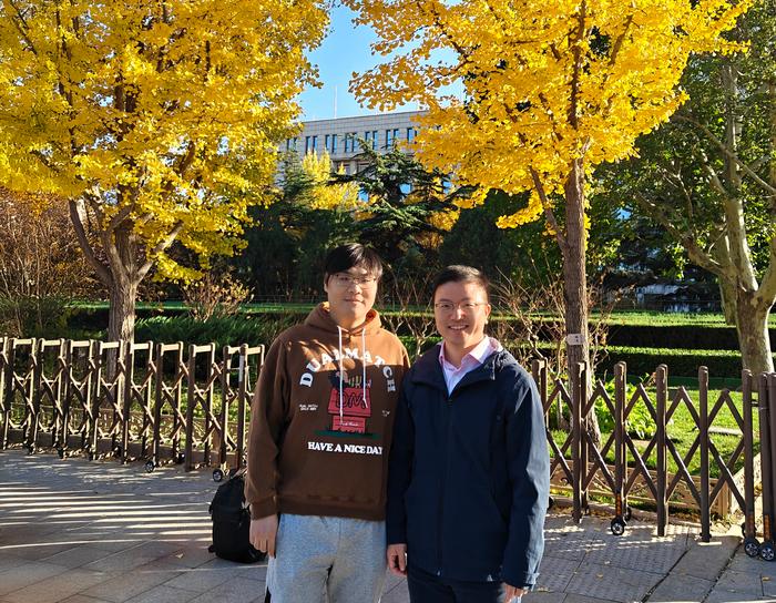 Prof. SUN Fei (right), Professor of the Department of Chemical and Biological Engineering at HKUST and co-corresponding author of the study, and his PhD student CUI Duo (left), co-first author of the study.
