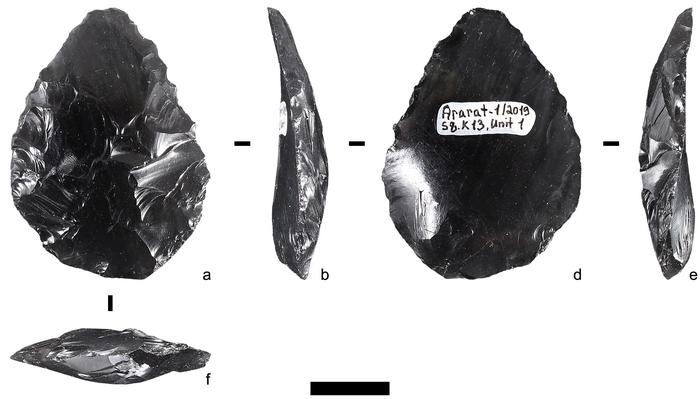 Obsidian convergent scraper. Ararat-1 cave. 2019