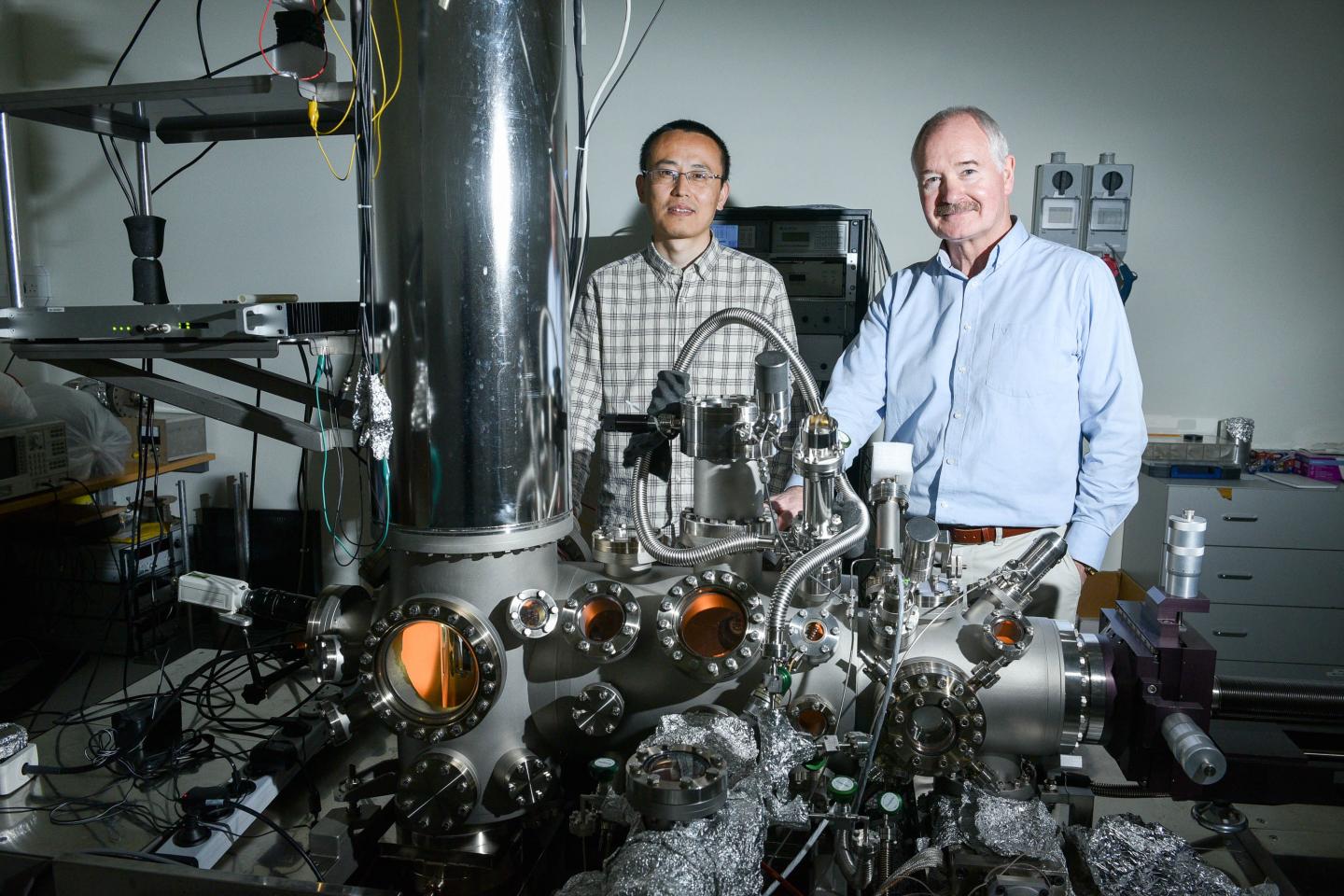 Dr. Xiaopu Zhang and Professor John Boland, AMBER Centre 
