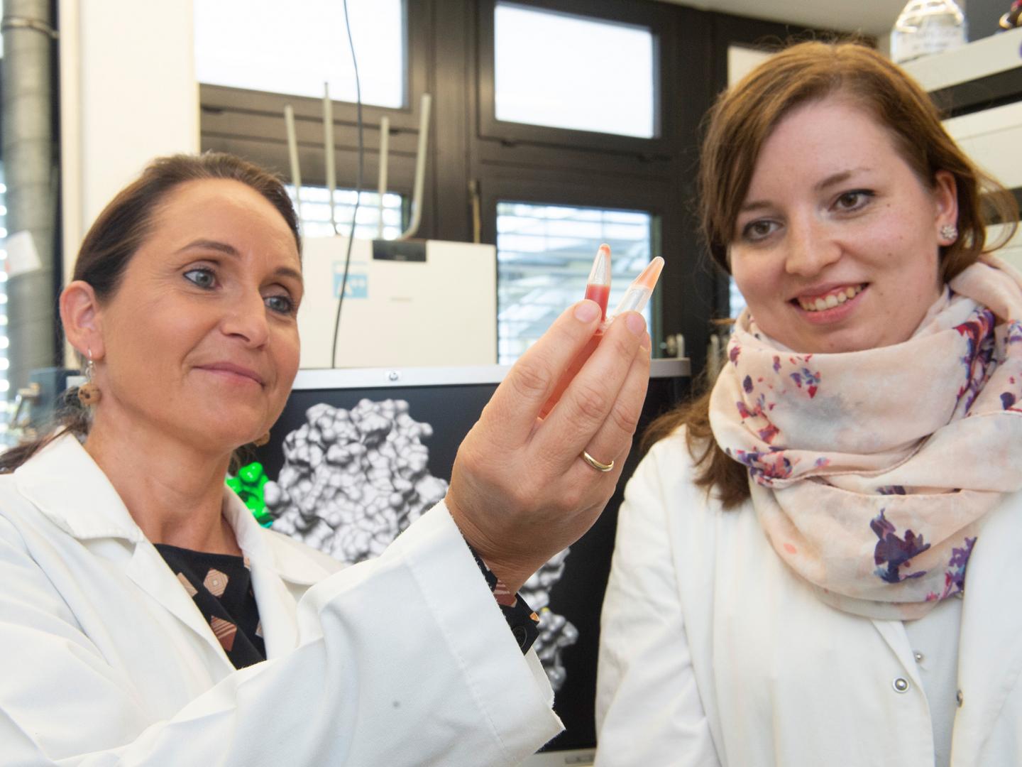 Prof. Dr. Diana Imhof (left) and Marie-Thérèse Hopp