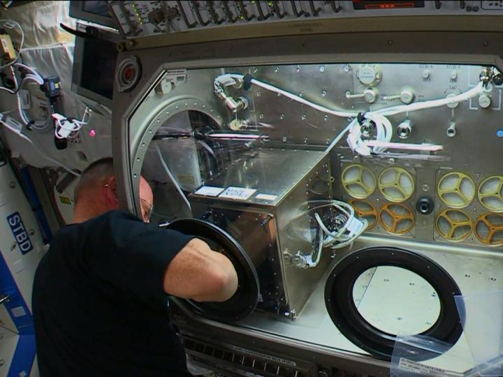 Wilmore Installs 3-D Printer