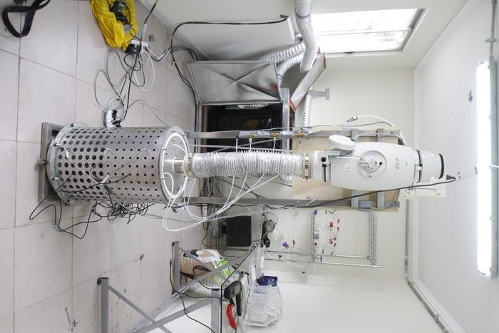 Radial-flow biopurification device prototype