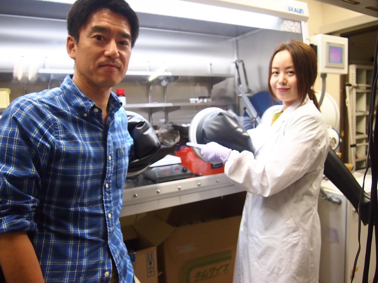 Ken-ichi Saitow and Yunzi Xin, Hiroshima University