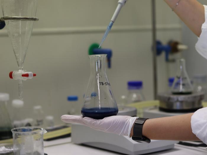 In the chemistry lab at the University of Vienna: stability tests on tiny "metal Mandalas" (POM cages) — sample preparation under the fume hood.