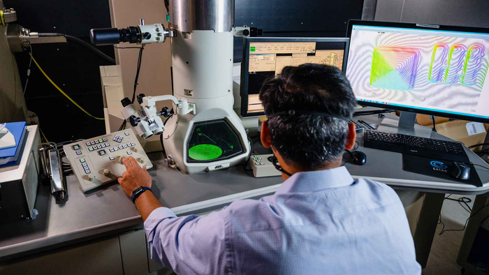 33054D_CPA_ON-LOCATION_Lorentz-transmission-electron-microscope_7935-16x9