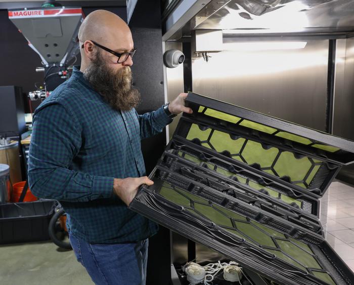3D printing flat-to-foldable structures