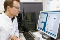 Dr Nicola Wilck at the Flow Cytometer