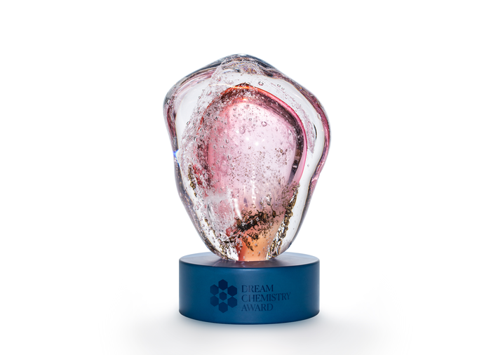 The 2021 Dream Chemistry Award trophy