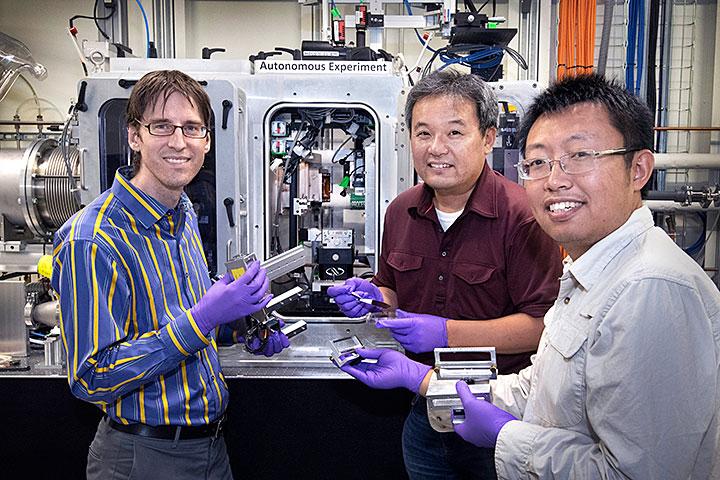 Researchers at the CMS Beamline