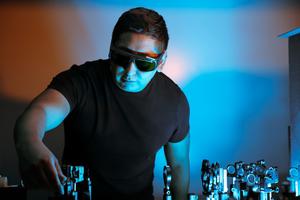 Francisco Bernal Texca in the lab. Credit: ICFO.