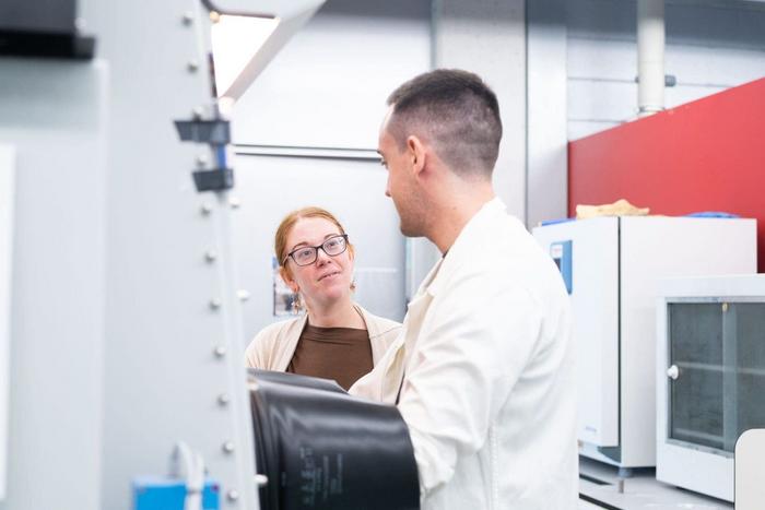 When substrates dictate the route: Reaction conditions shape mechanistic pathways