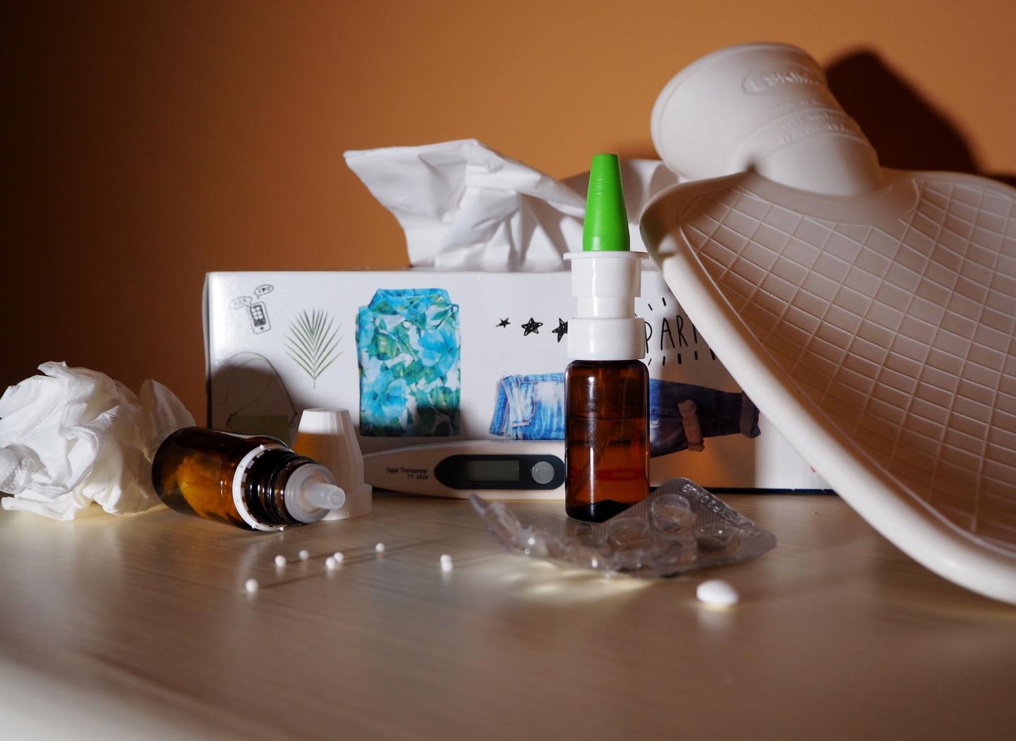 Multiple factors synergistically drive socioeconomic disparities in flu burden