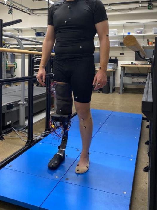 Light sensitive textile aids in prosthetic limb fit and comfort