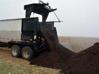 Unloading manure