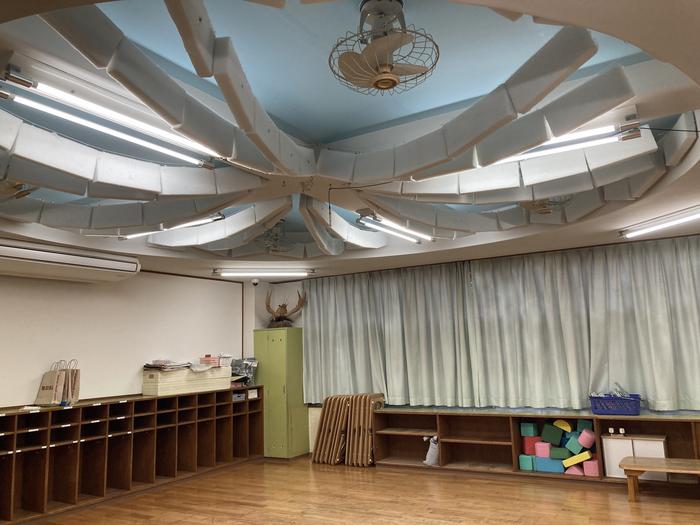 A classroom in Japan with polyester fiberboard tiles