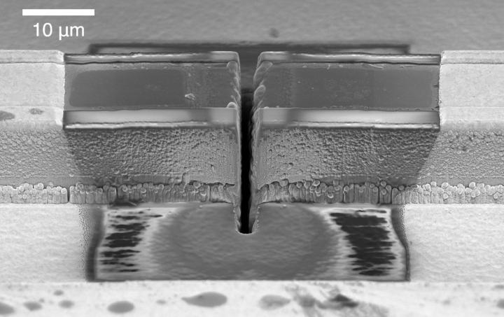 SEM Defect Engineered 2 With Bar