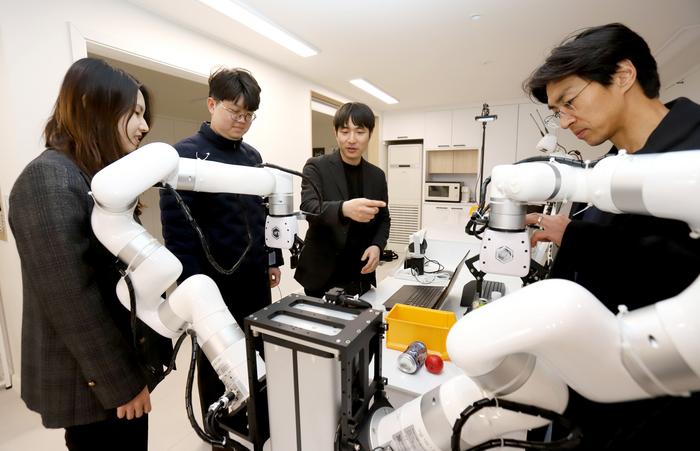 2. KIMM_Research Team that Developed the Robot General Task AI Framework
