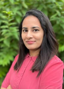 Professor Dr. Shikha Dhiman from the Department of Chemistry of JGU
