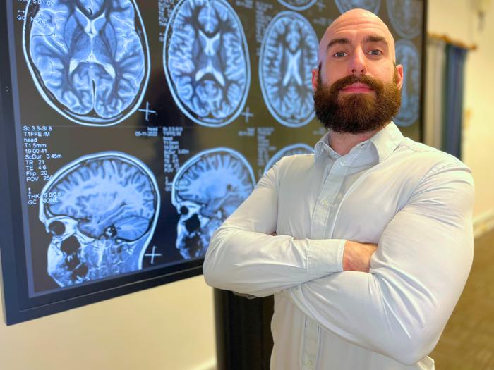 Dr Chris Macdonald