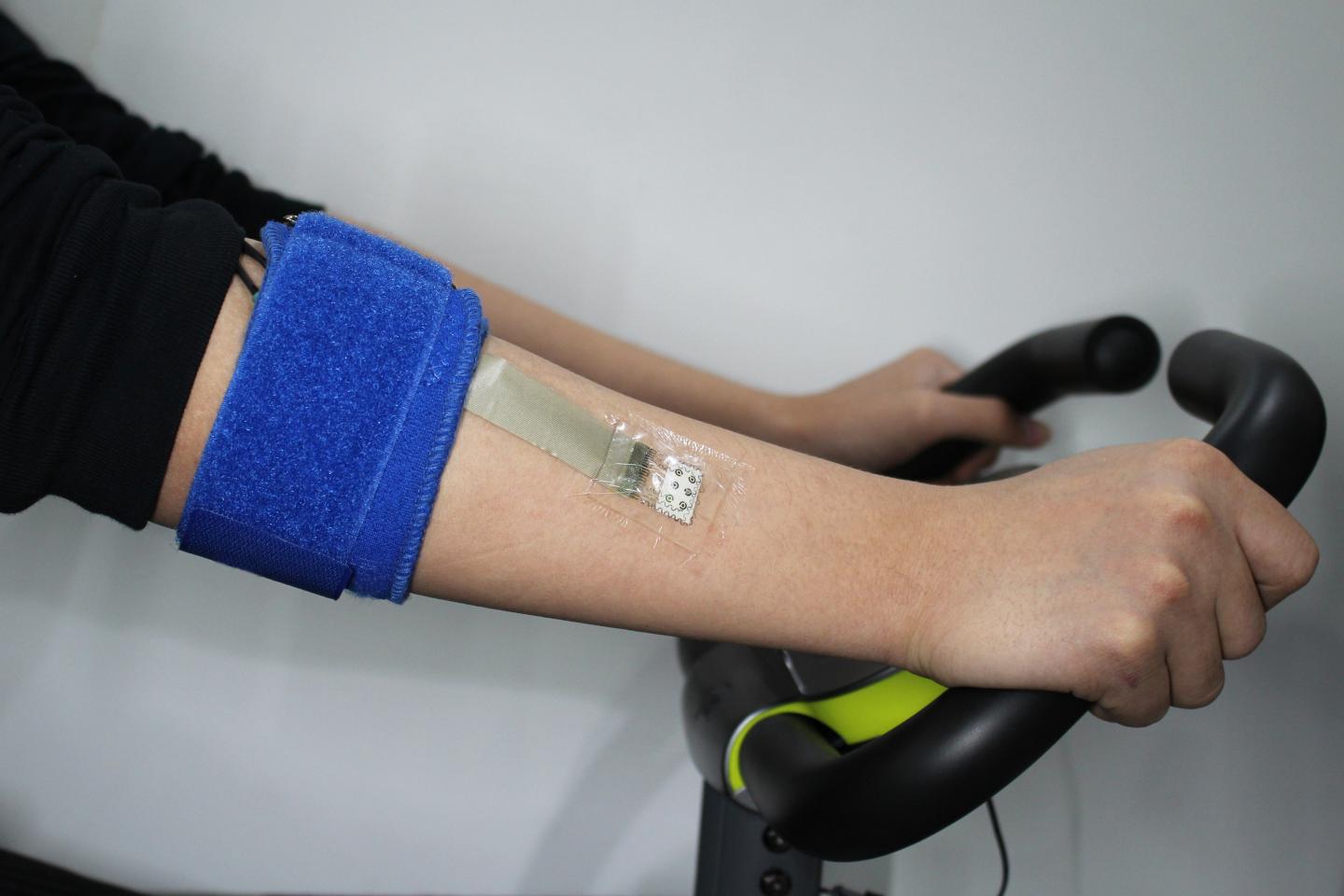 Sweat-based Device Monitors Sugar Levels and Delivers Diabetes Drug (9 of 16)