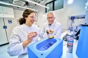 PhD student Inga Hochheiser and Prof. Dr. Matthias Geyer,