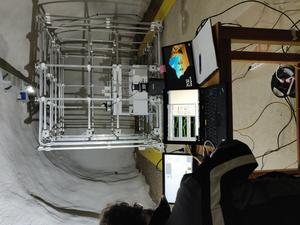 Measuring device for long-term tests with a stable magnetic field.