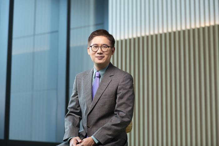 SMU Associate Professor David Gomulya