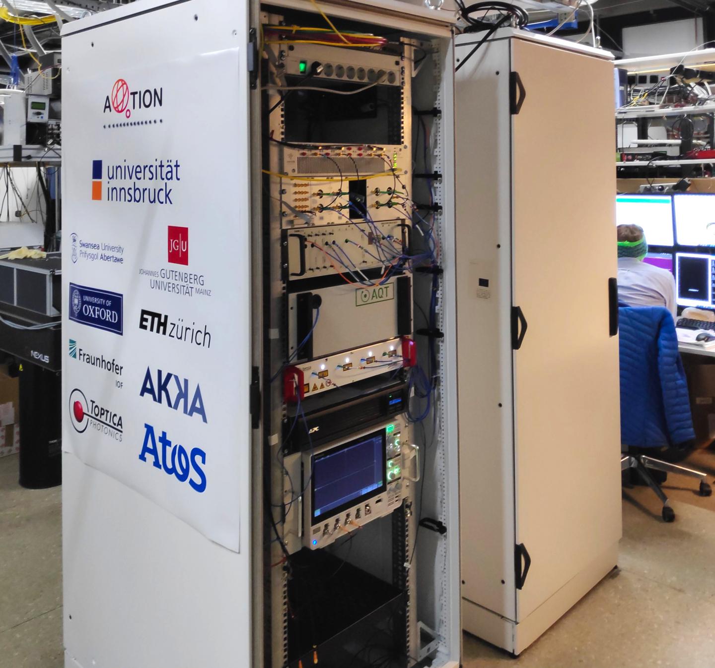 Compact Quantum Computer