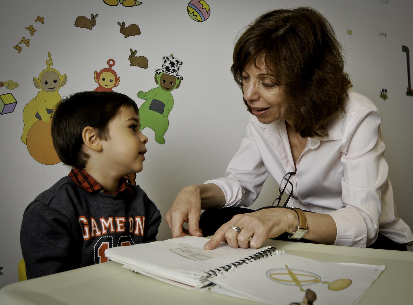 Parents' Vocabulary and Grammar Influences Children's Acquisition of English