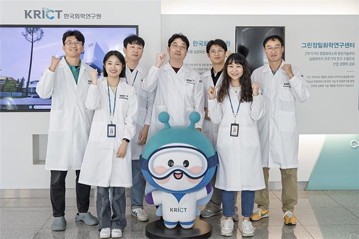 [1] Research Team